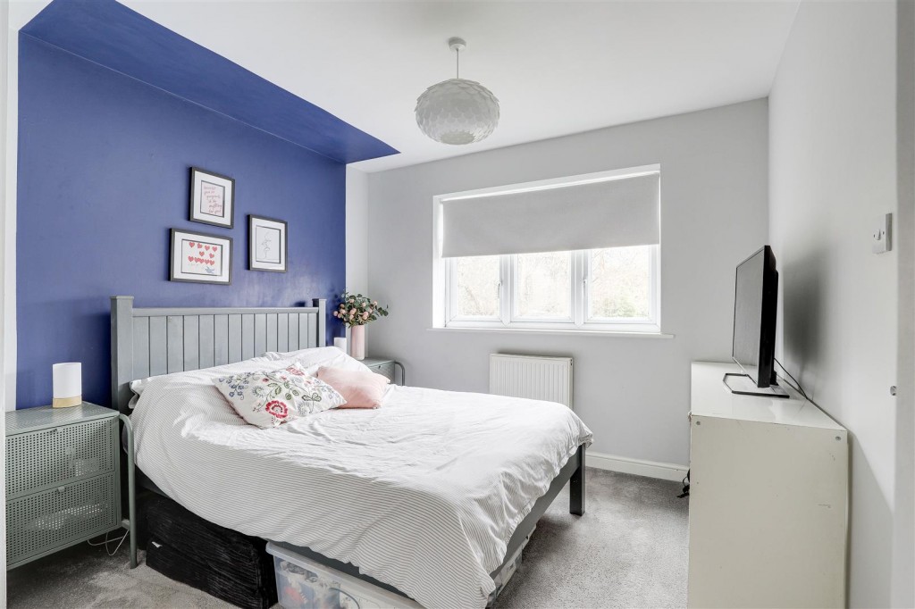 Waverley Avenue, Gedling, Nottinghamshire, NG4 3HH