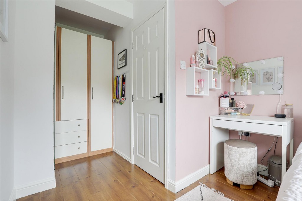 Waverley Avenue, Gedling, Nottinghamshire, NG4 3HH