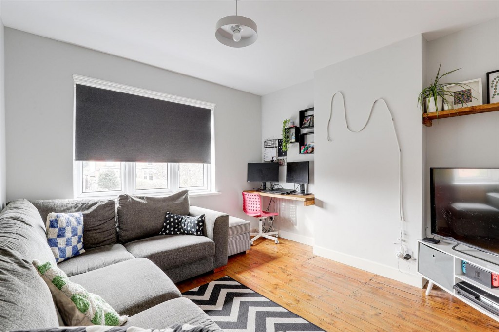 Waverley Avenue, Gedling, Nottinghamshire, NG4 3HH