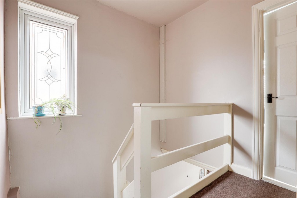 Waverley Avenue, Gedling, Nottinghamshire, NG4 3HH