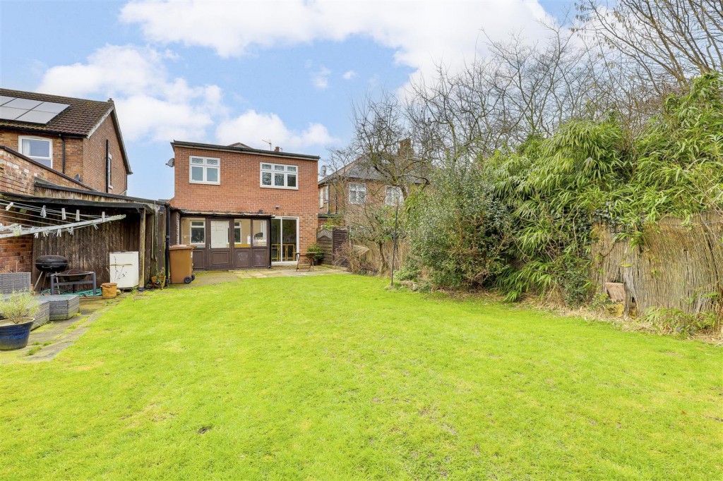 Waverley Avenue, Gedling, Nottinghamshire, NG4 3HH