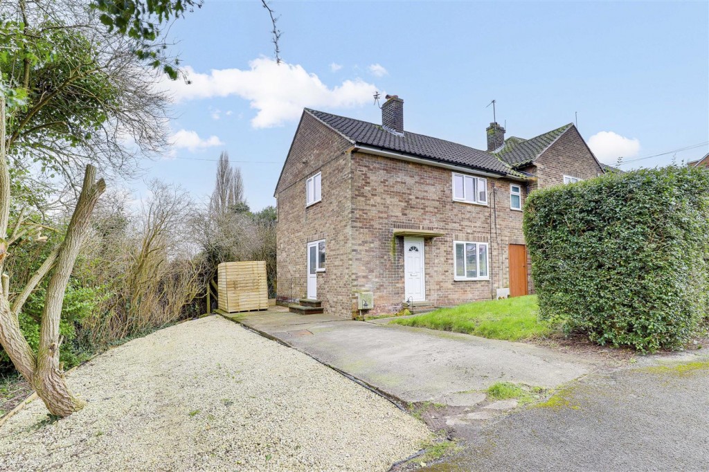 Calverton Avenue, Carlton, Nottinghamshire, NG4 1NB