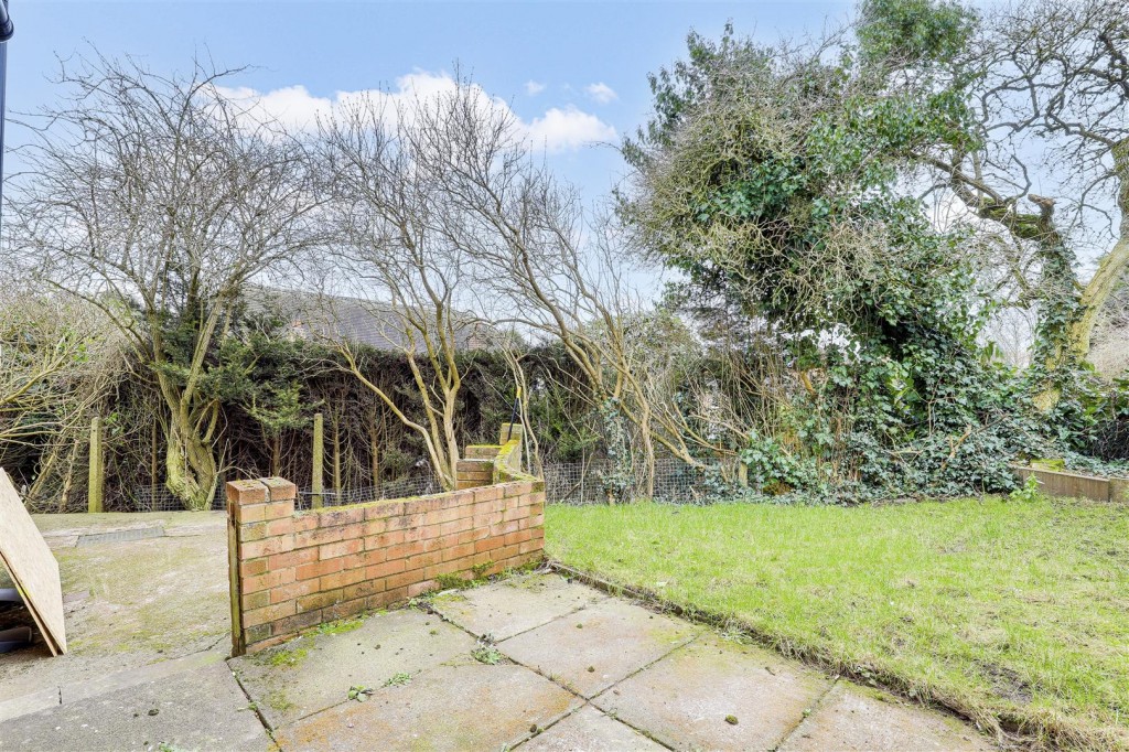 Calverton Avenue, Carlton, Nottinghamshire, NG4 1NB