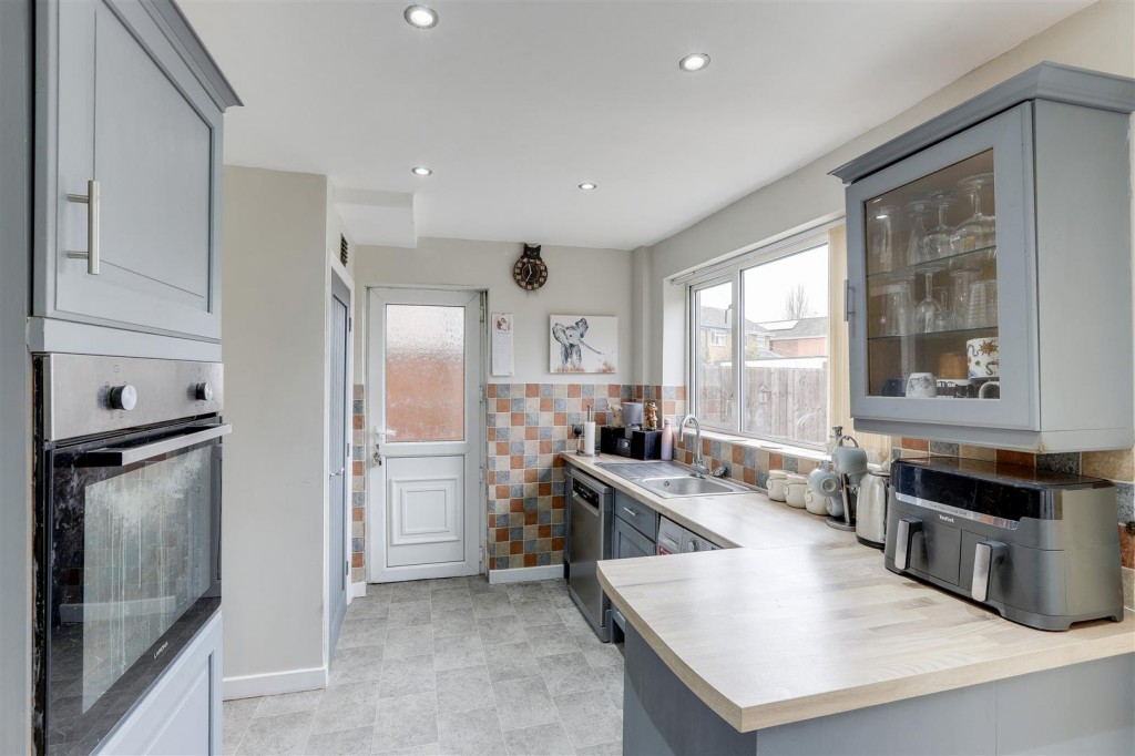 Lakeside Avenue, Long Eaton, Derbyshire, NG10 3GJ