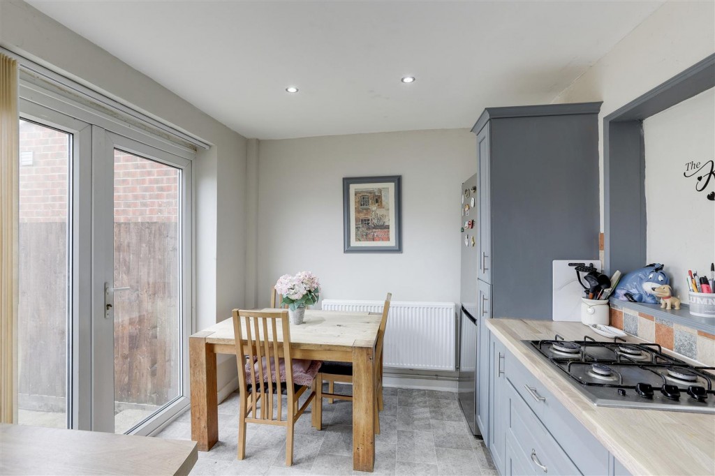 Lakeside Avenue, Long Eaton, Derbyshire, NG10 3GJ