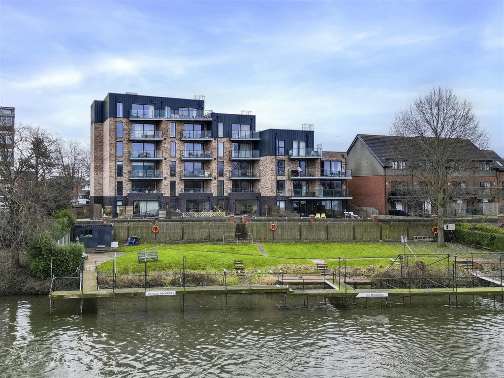 Wilford Lane, West Bridgford, Nottinghamshire, NG2 7ZZ