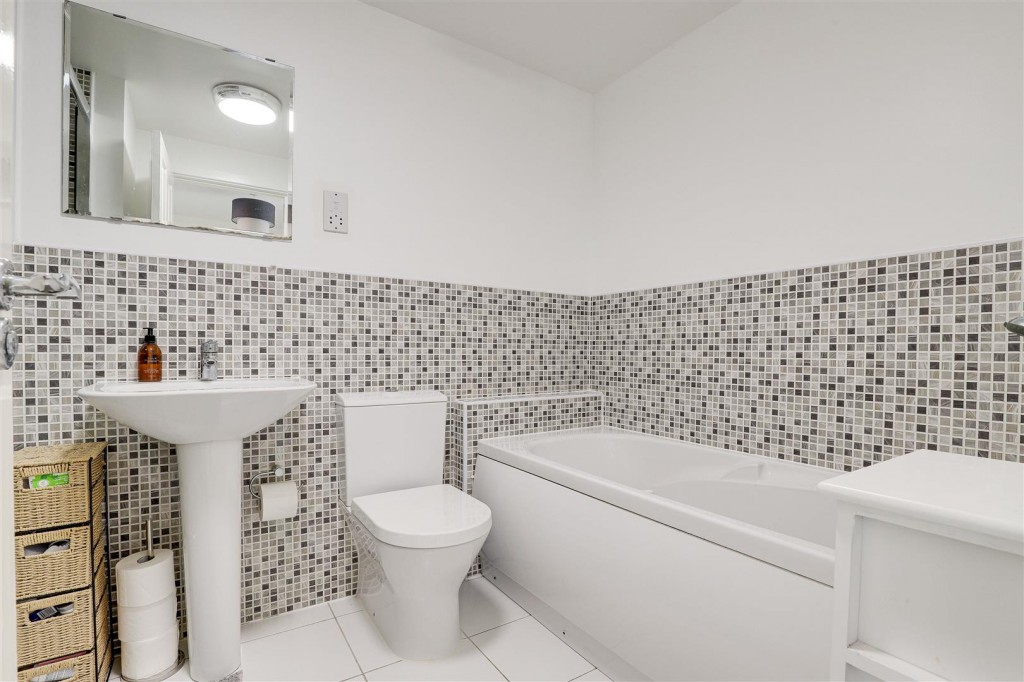 Hirst Close, Arnold, Nottinghamshire, NG5 8RL