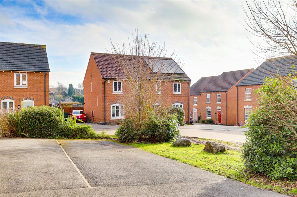 Hirst Close, Arnold, Nottinghamshire, NG5 8RL