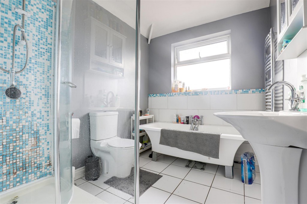 Heatherley Drive, Basford, Nottinghamshire, NG6 0FP