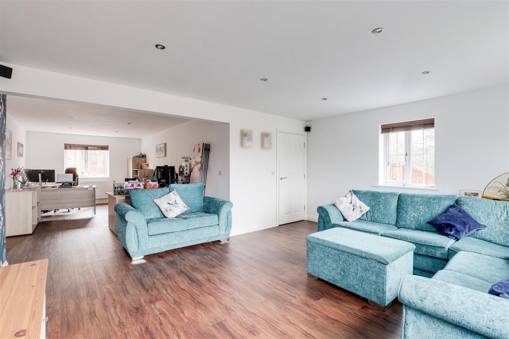 Clementine Drive, Mapperley, Nottinghamshire, NG3 5UX