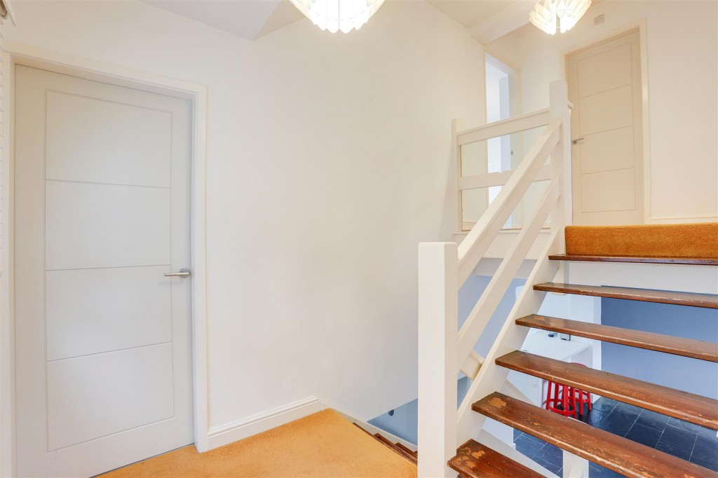 Moore Road, Mapperley, Nottinghamshire, NG3 6EF