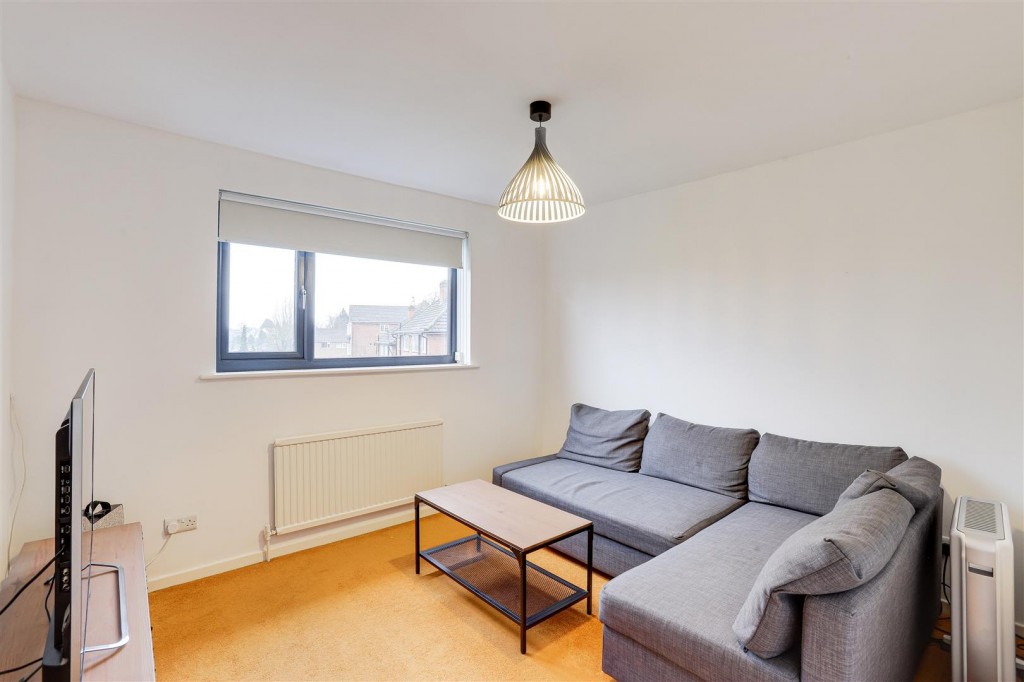 Moore Road, Mapperley, Nottinghamshire, NG3 6EF