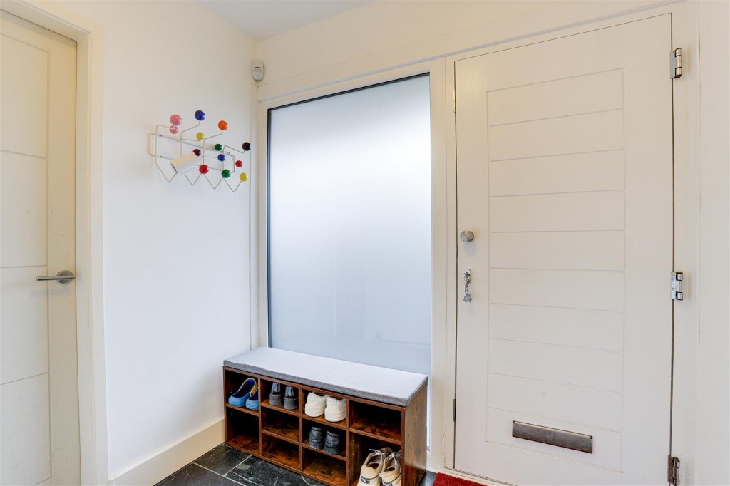 Moore Road, Mapperley, Nottinghamshire, NG3 6EF