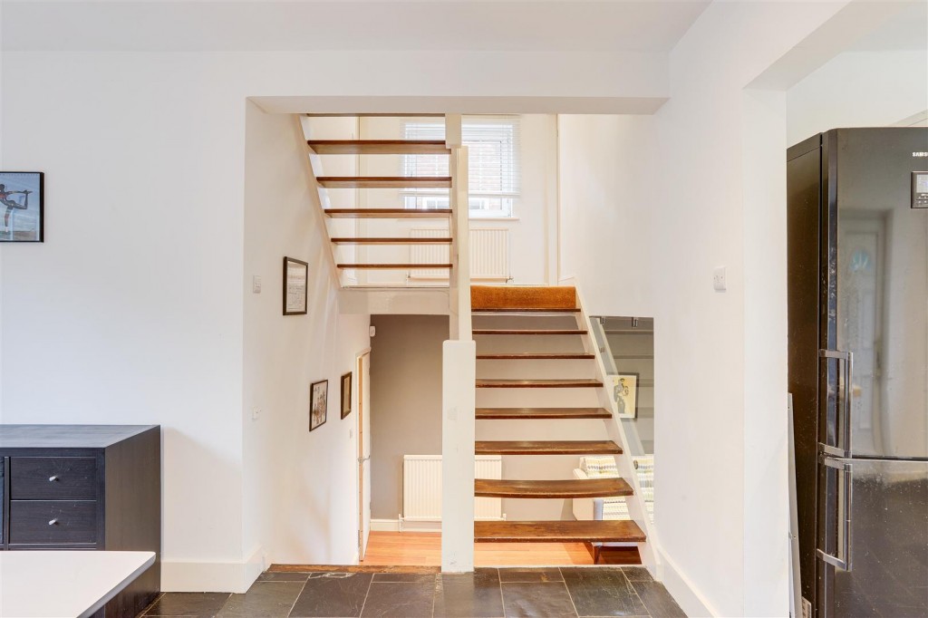 Moore Road, Mapperley, Nottinghamshire, NG3 6EF