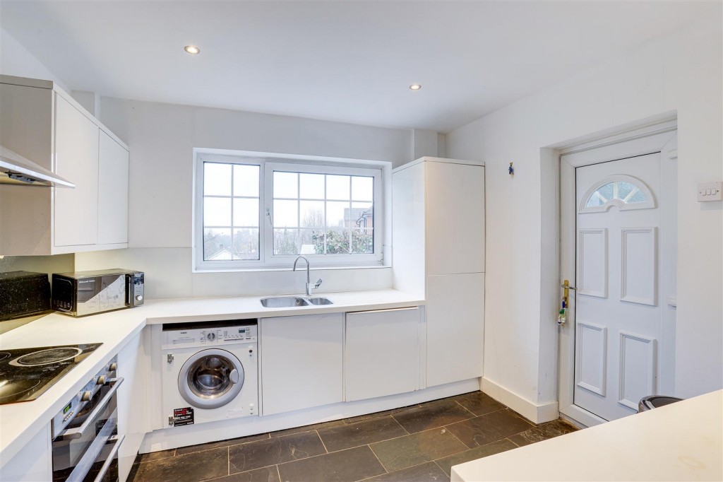 Moore Road, Mapperley, Nottinghamshire, NG3 6EF