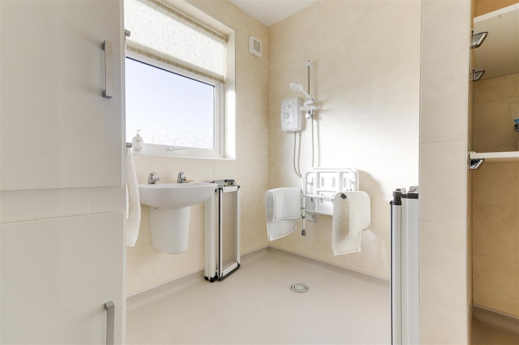 Coppice Road, Arnold, Nottinghamshire, NG5 7GZ