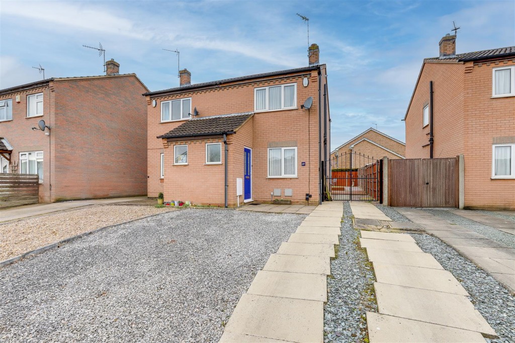 Polperro Way, Hucknall, Nottinghamshire, NG15 6NQ