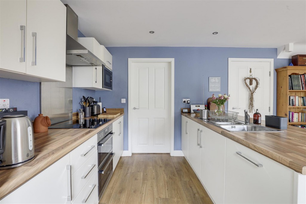 Ashington Drive, Arnold, Nottinghamshire, NG5 8UA