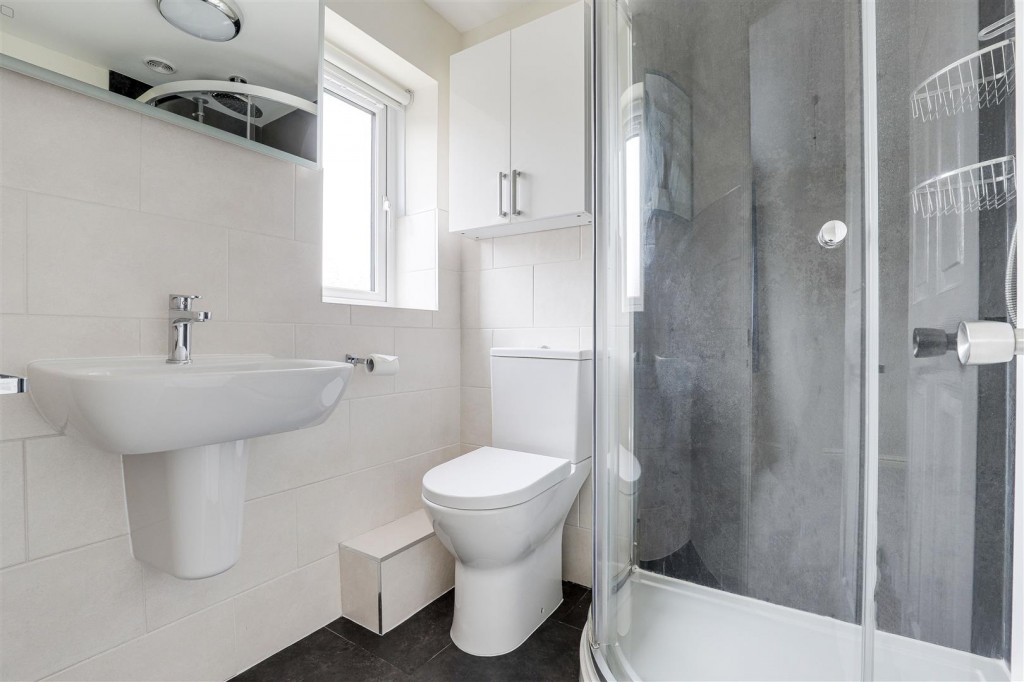 Regents Park Close, West Bridgford, Nottinghamshire, NG2 7ES