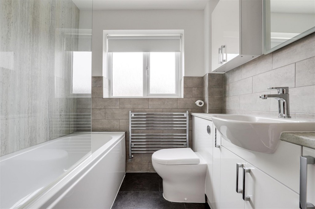 Regents Park Close, West Bridgford, Nottinghamshire, NG2 7ES