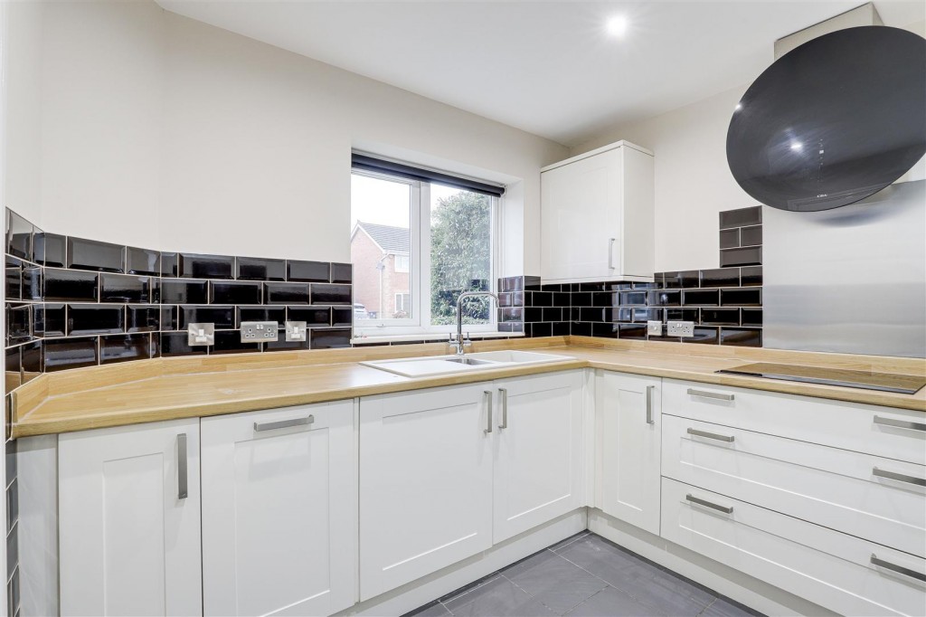 Regents Park Close, West Bridgford, Nottinghamshire, NG2 7ES