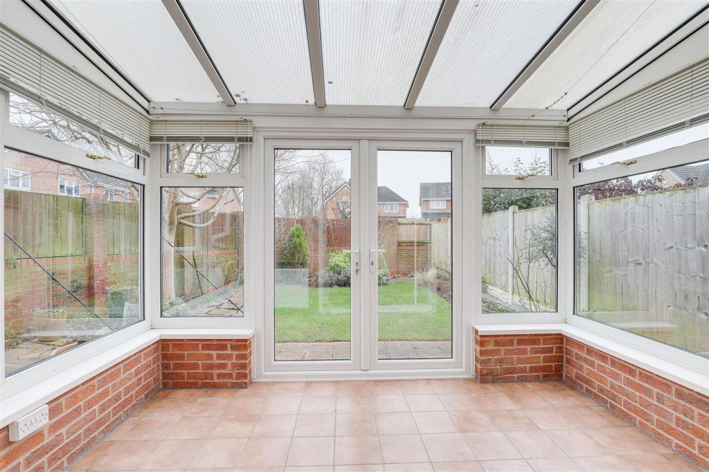 Regents Park Close, West Bridgford, Nottinghamshire, NG2 7ES