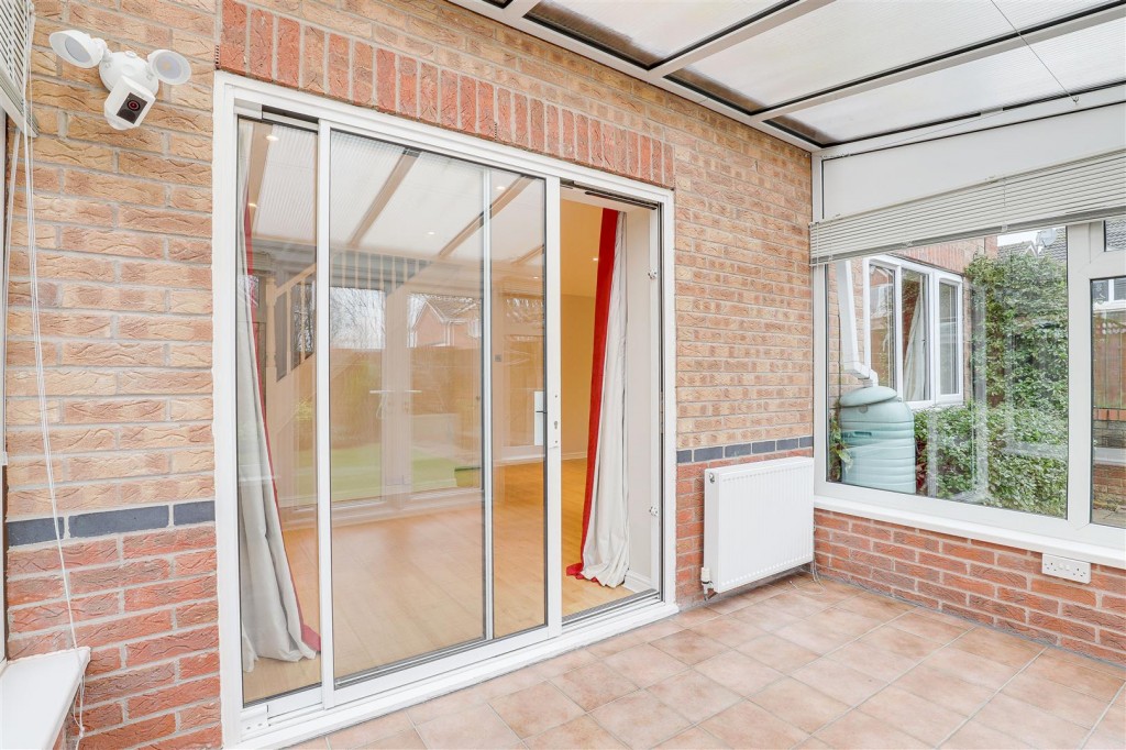 Regents Park Close, West Bridgford, Nottinghamshire, NG2 7ES