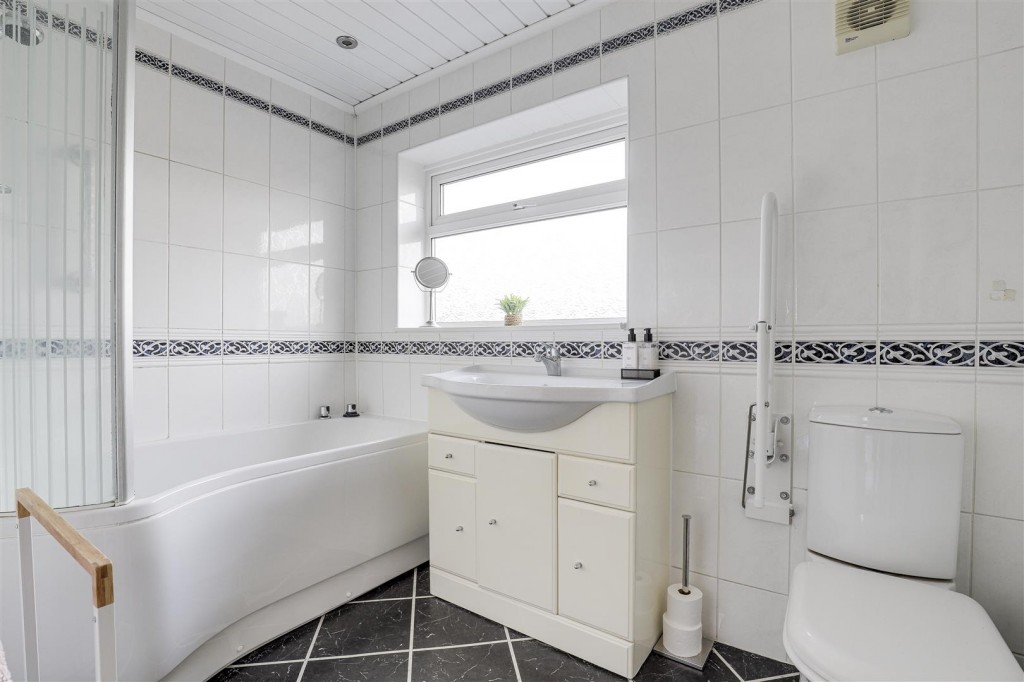 Edgewood Drive, Hucknall, Nottinghamshire, NG15 6HY