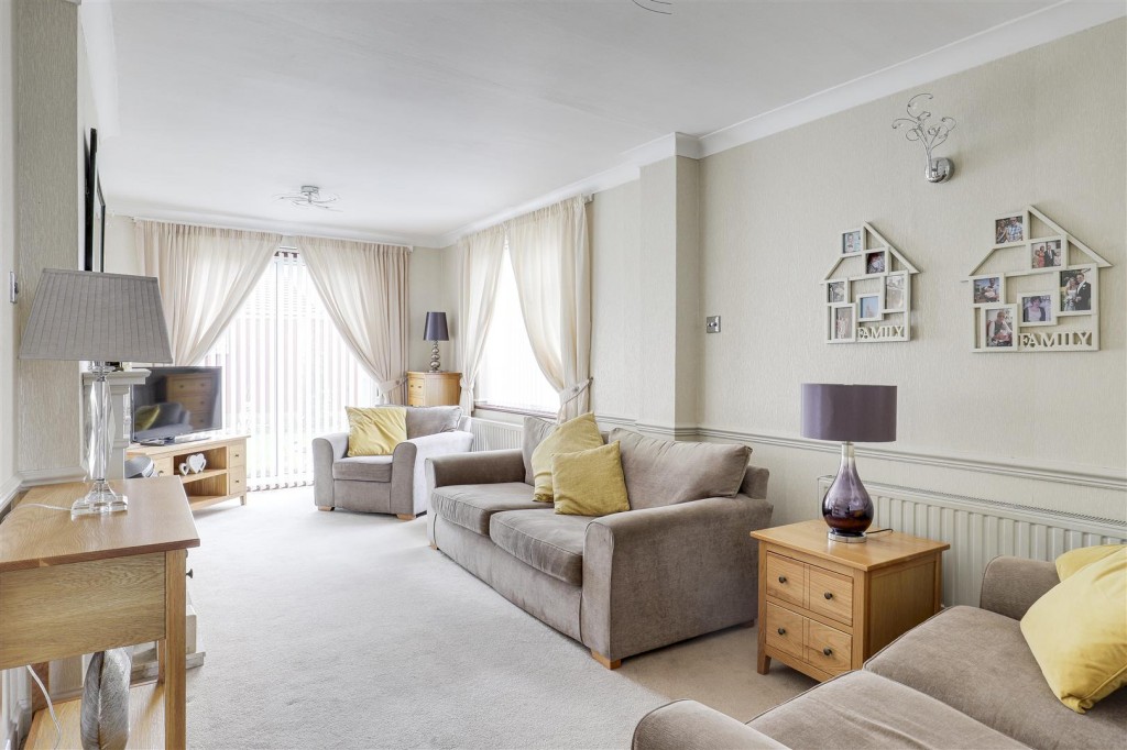 Edgewood Drive, Hucknall, Nottinghamshire, NG15 6HY