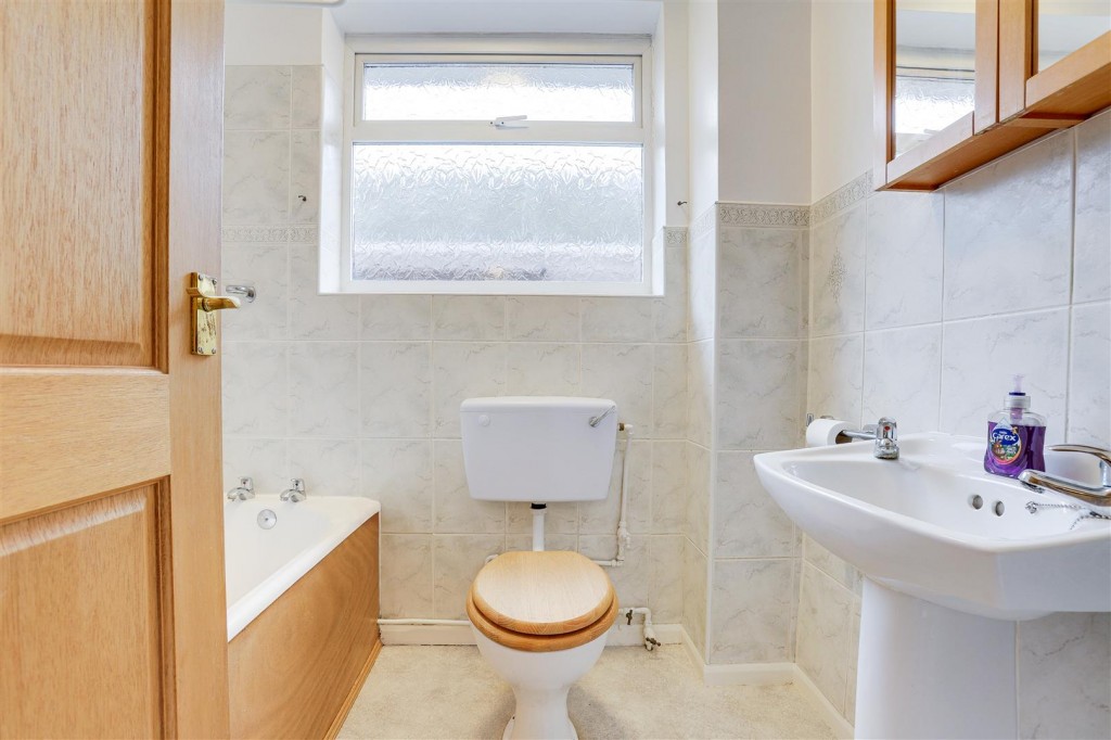 Grange Close, Lambley, Nottinghamshire, NG4 4QJ