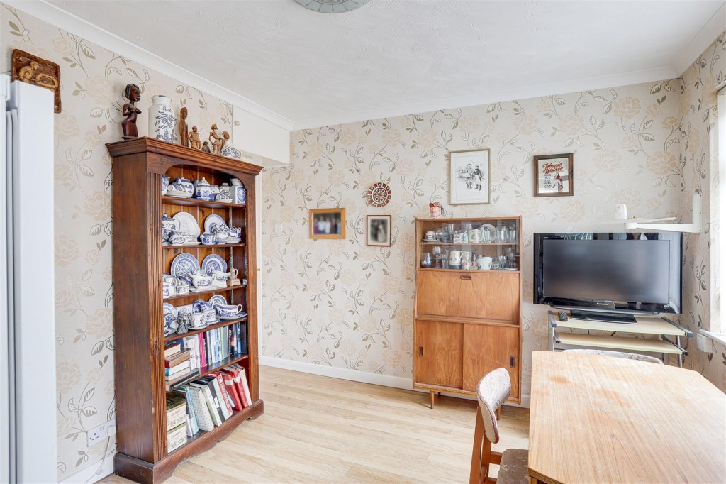 Bradbourne Avenue, Wilford, Nottinghamshire, NG11 7BL