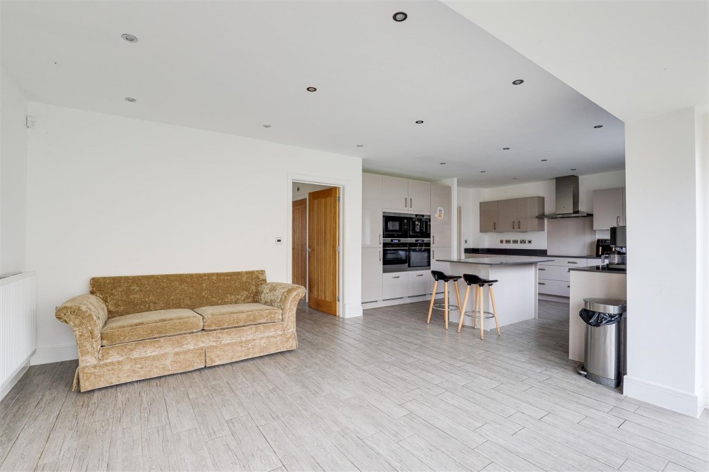 Blackbird Crescent, Edwalton, Nottinghamshire, NG12 4JN