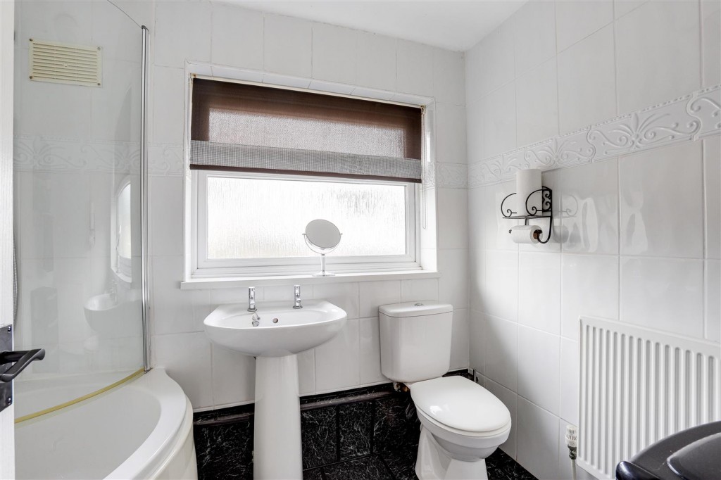 Clarewood Grove, Clifton, Nottinghamshire, NG11 9DY
