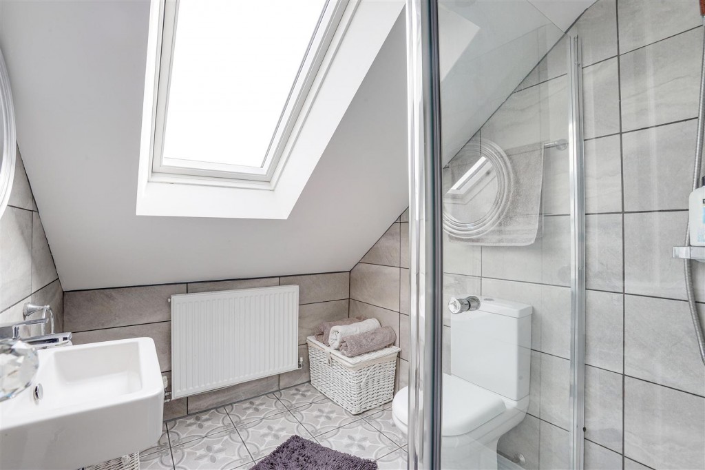 Clarewood Grove, Clifton, Nottinghamshire, NG11 9DY