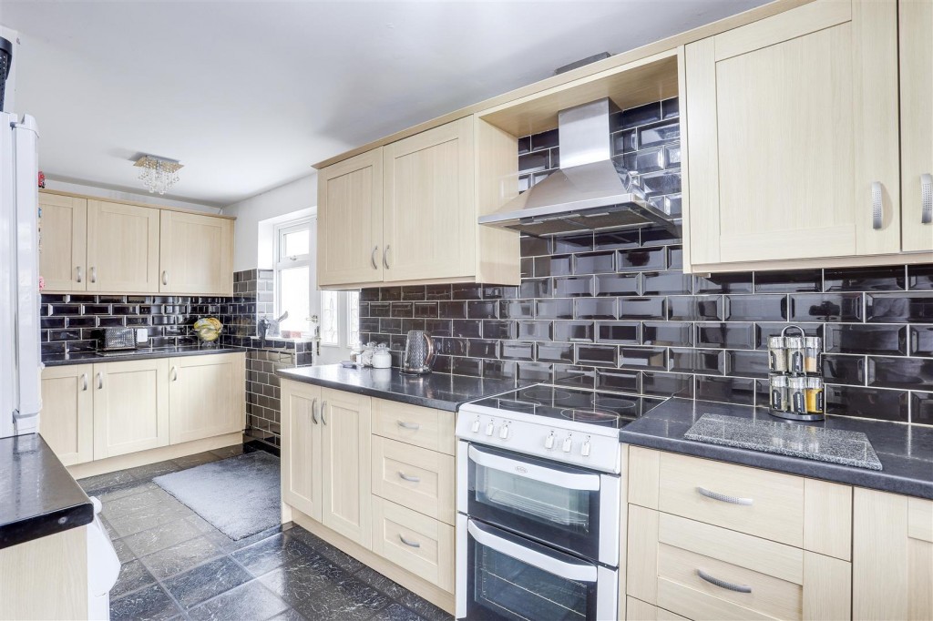 Clarewood Grove, Clifton, Nottinghamshire, NG11 9DY