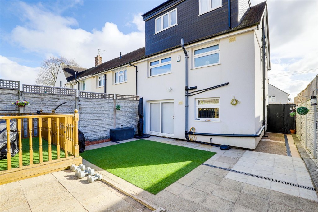 Clarewood Grove, Clifton, Nottinghamshire, NG11 9DY