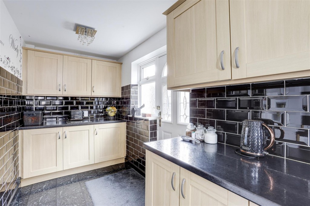 Clarewood Grove, Clifton, Nottinghamshire, NG11 9DY