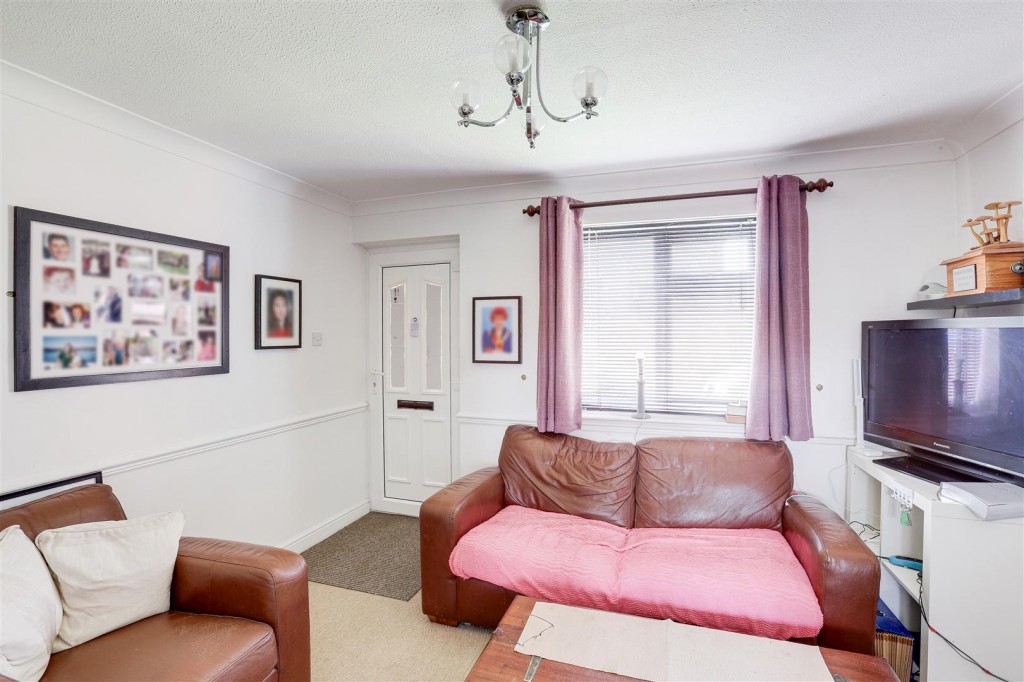 Kensington Gardens, Carlton, Nottinghamshire, NG4 1EA