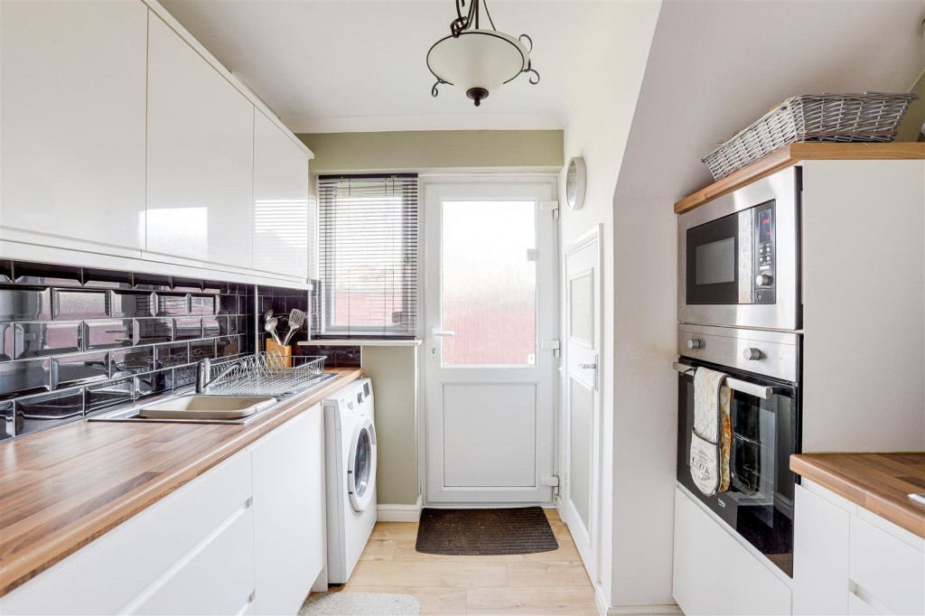 Kensington Gardens, Carlton, Nottinghamshire, NG4 1EA