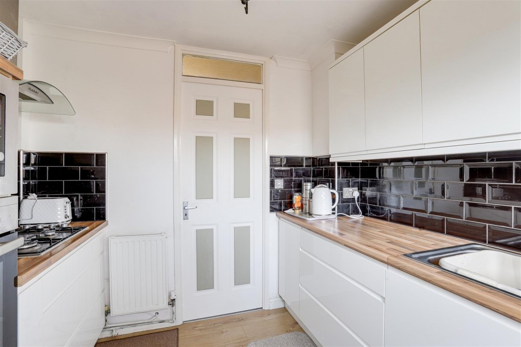 Kensington Gardens, Carlton, Nottinghamshire, NG4 1EA