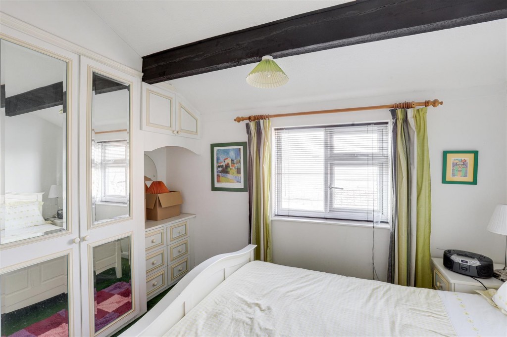 Kensington Gardens, Carlton, Nottinghamshire, NG4 1EA