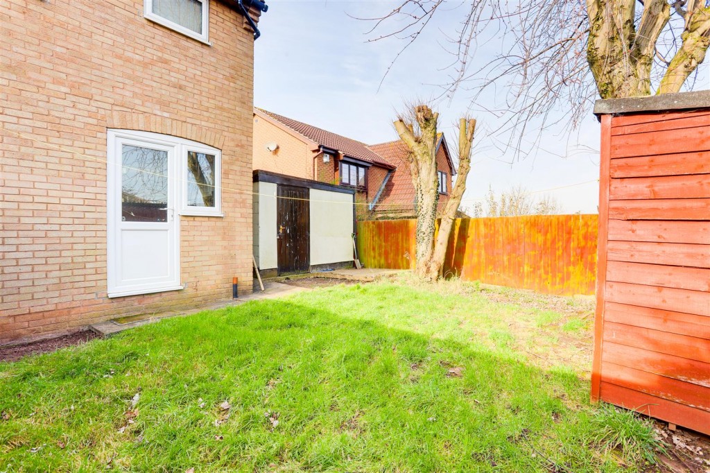 Kensington Gardens, Carlton, Nottinghamshire, NG4 1EA