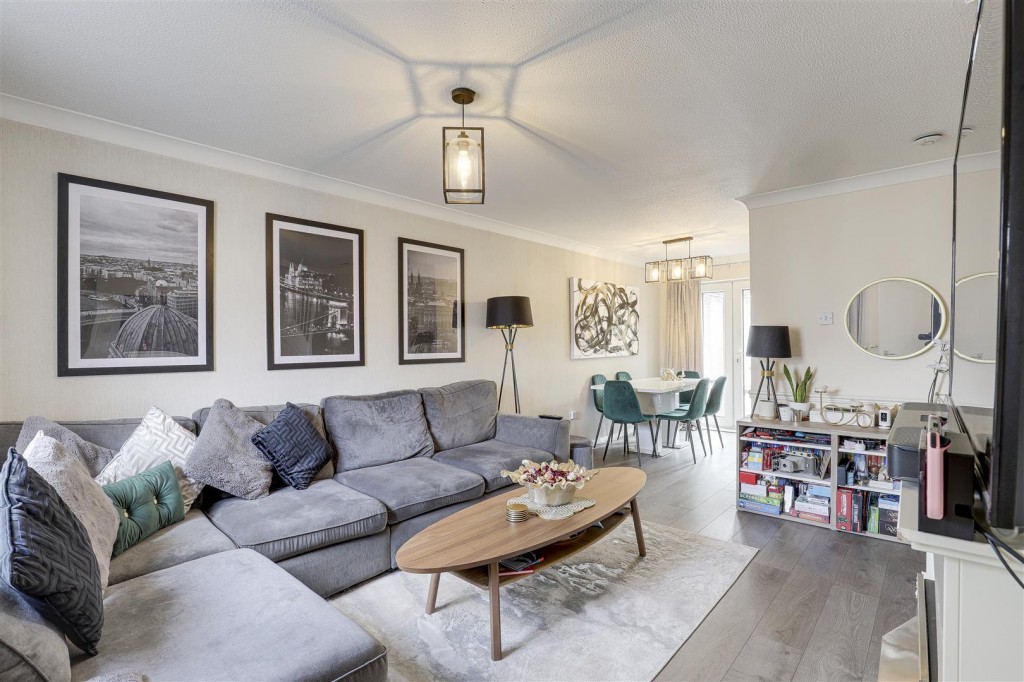 Robbie Burns Road, Arnold, Nottinghamshire, NG5 5UB
