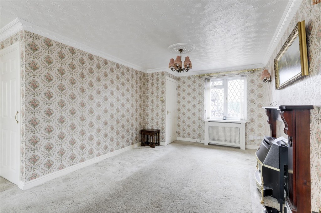 Deer Park Drive, Arnold, Nottinghamshire, NG5 8SA