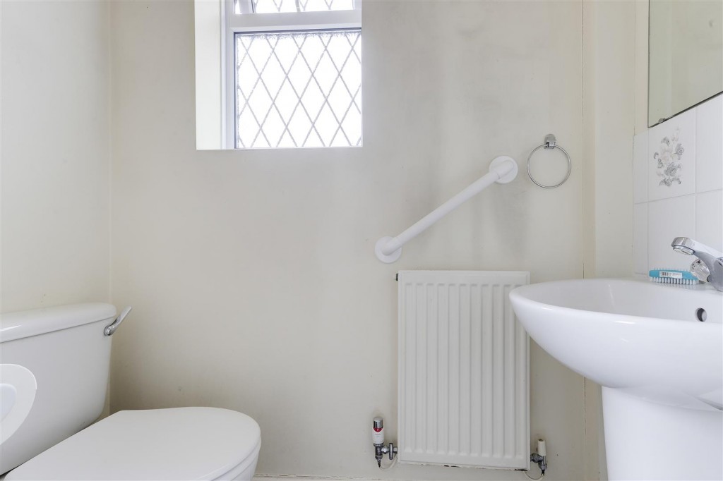Deer Park Drive, Arnold, Nottinghamshire, NG5 8SA