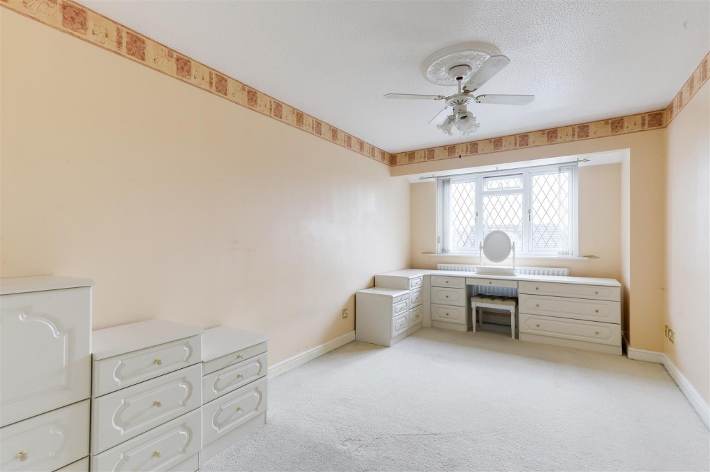 Deer Park Drive, Arnold, Nottinghamshire, NG5 8SA