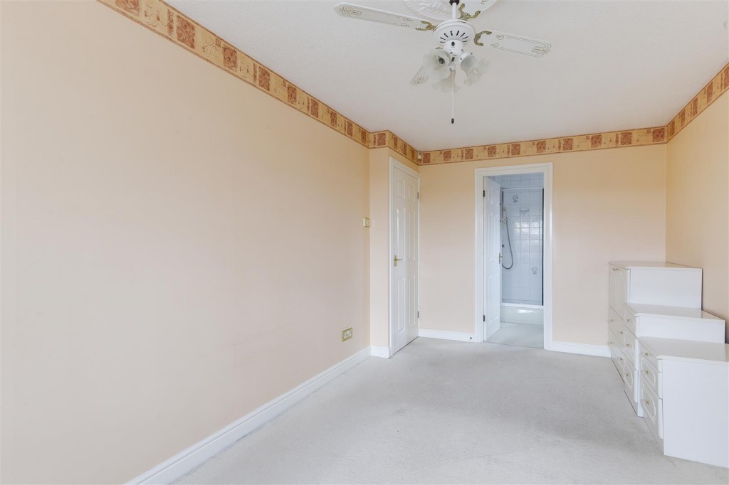 Deer Park Drive, Arnold, Nottinghamshire, NG5 8SA