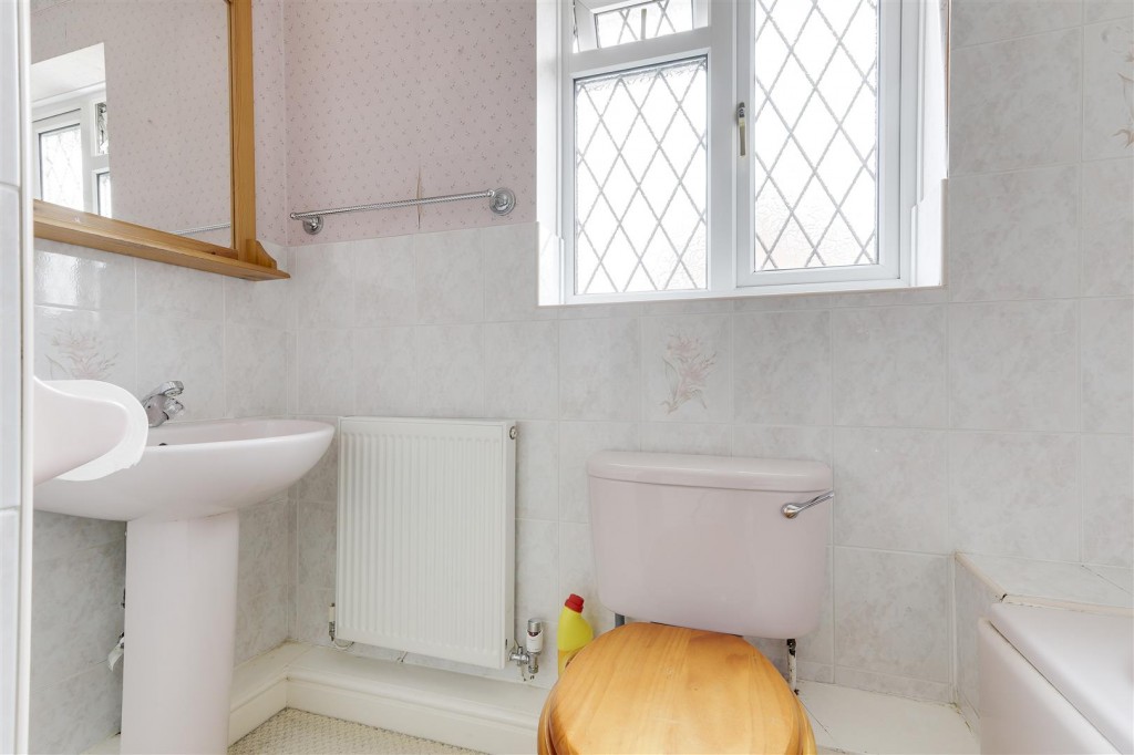 Deer Park Drive, Arnold, Nottinghamshire, NG5 8SA