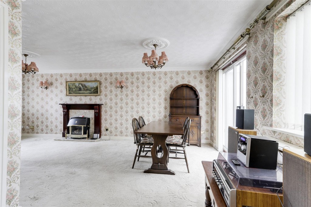 Deer Park Drive, Arnold, Nottinghamshire, NG5 8SA