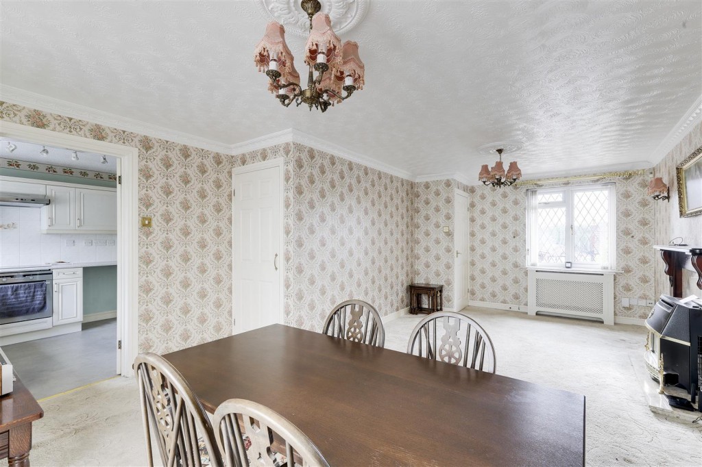 Deer Park Drive, Arnold, Nottinghamshire, NG5 8SA